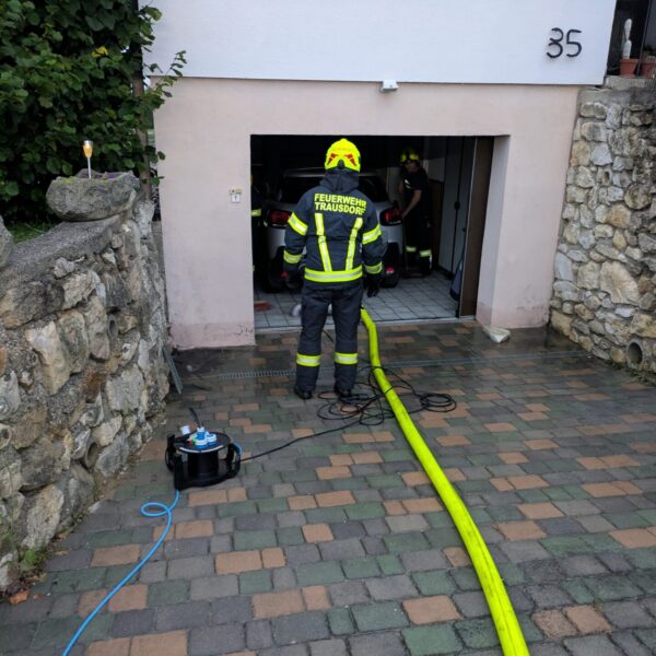 Fünf Ein­satz­adres­sen nach Unwetter
