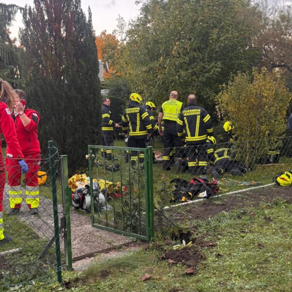 Per­son in letz­ter Minute aus Brun­nen gerettet