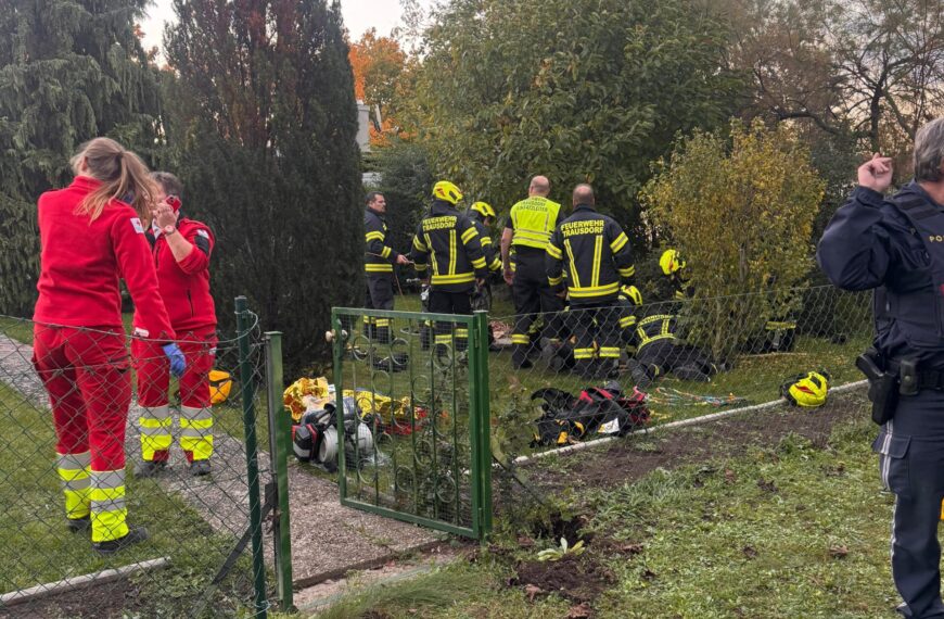 Per­son in letz­ter Minute aus Brun­nen gerettet